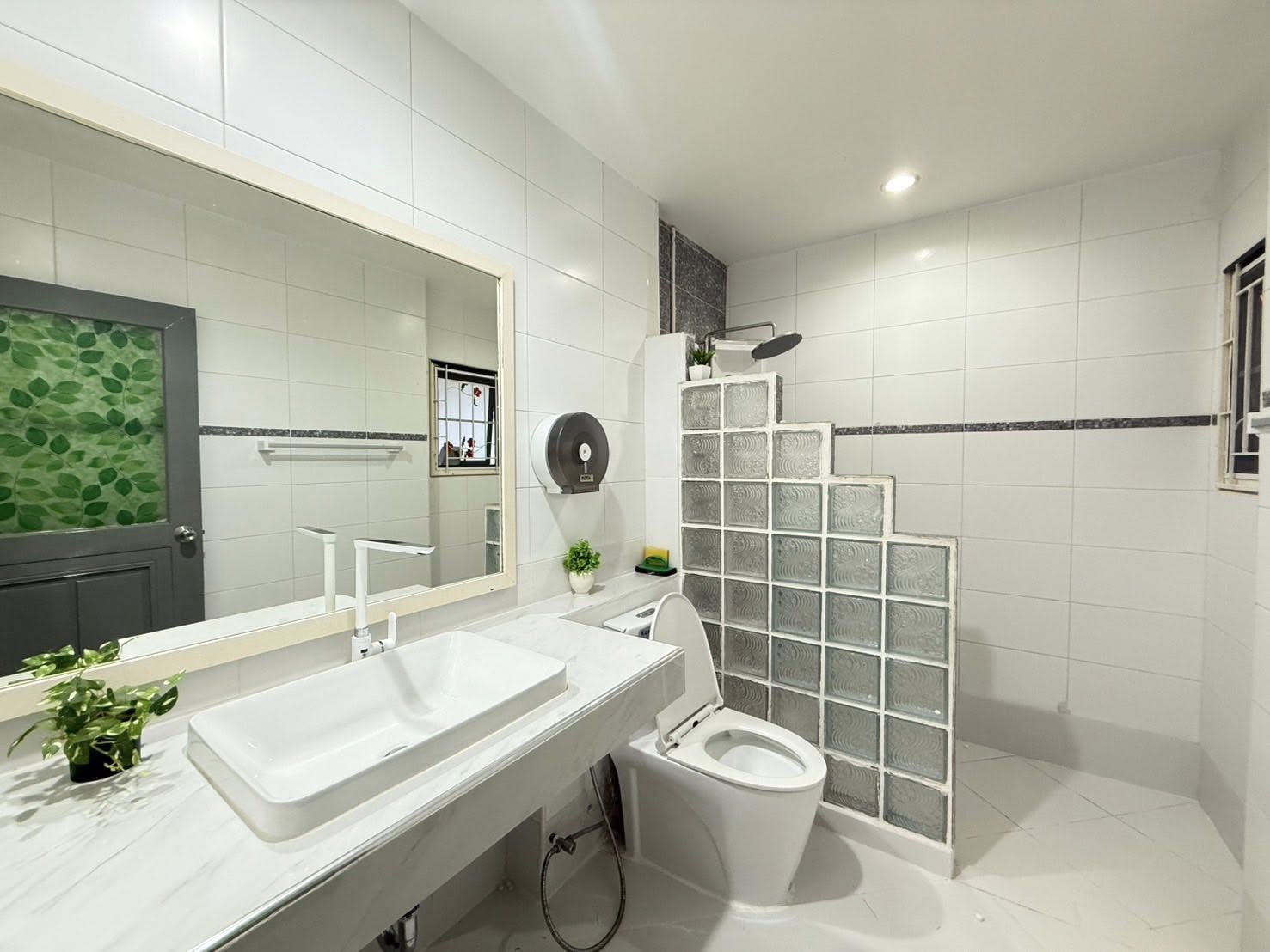 Detached House For Rent
