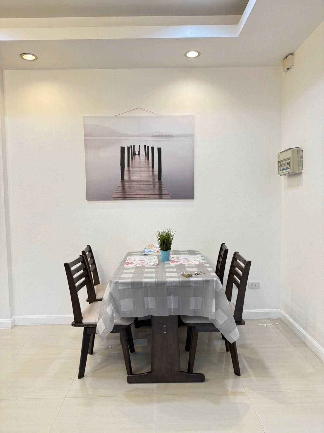 Detached House For Rent