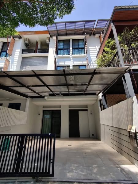 Town House For Rent