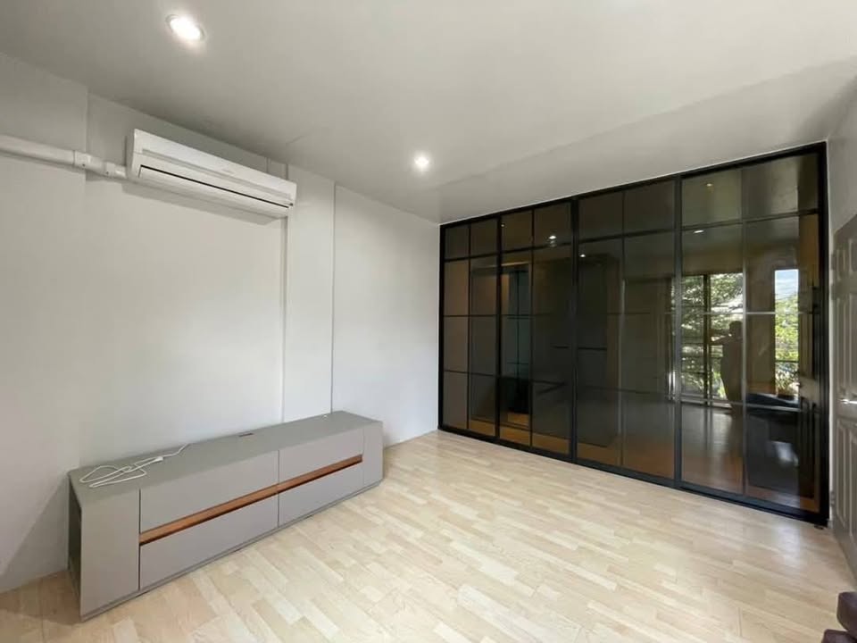Town House For Rent