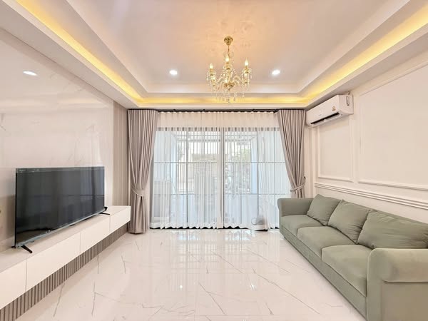 Town House For Rent
