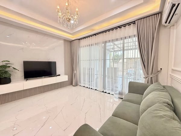 Town House For Rent
