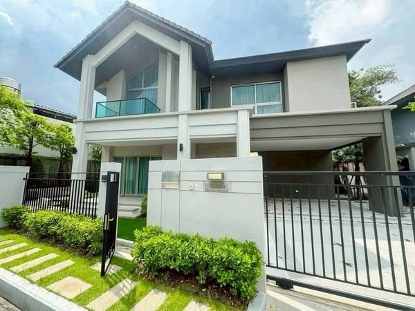 Beautiful Detached House For Sale