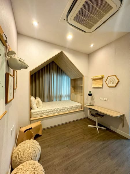 Detached House For Rent