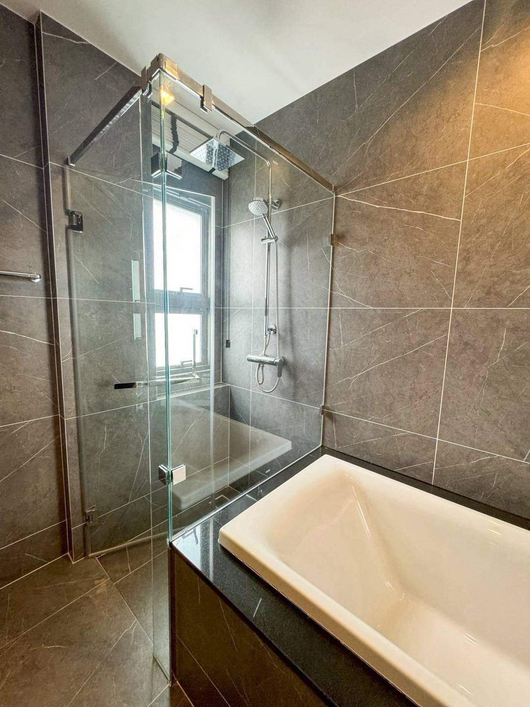 Detached House For Rent