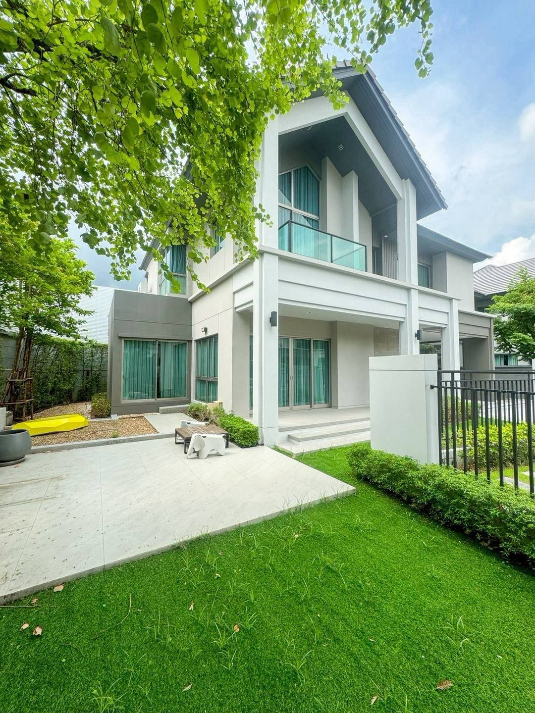 Detached House For Rent