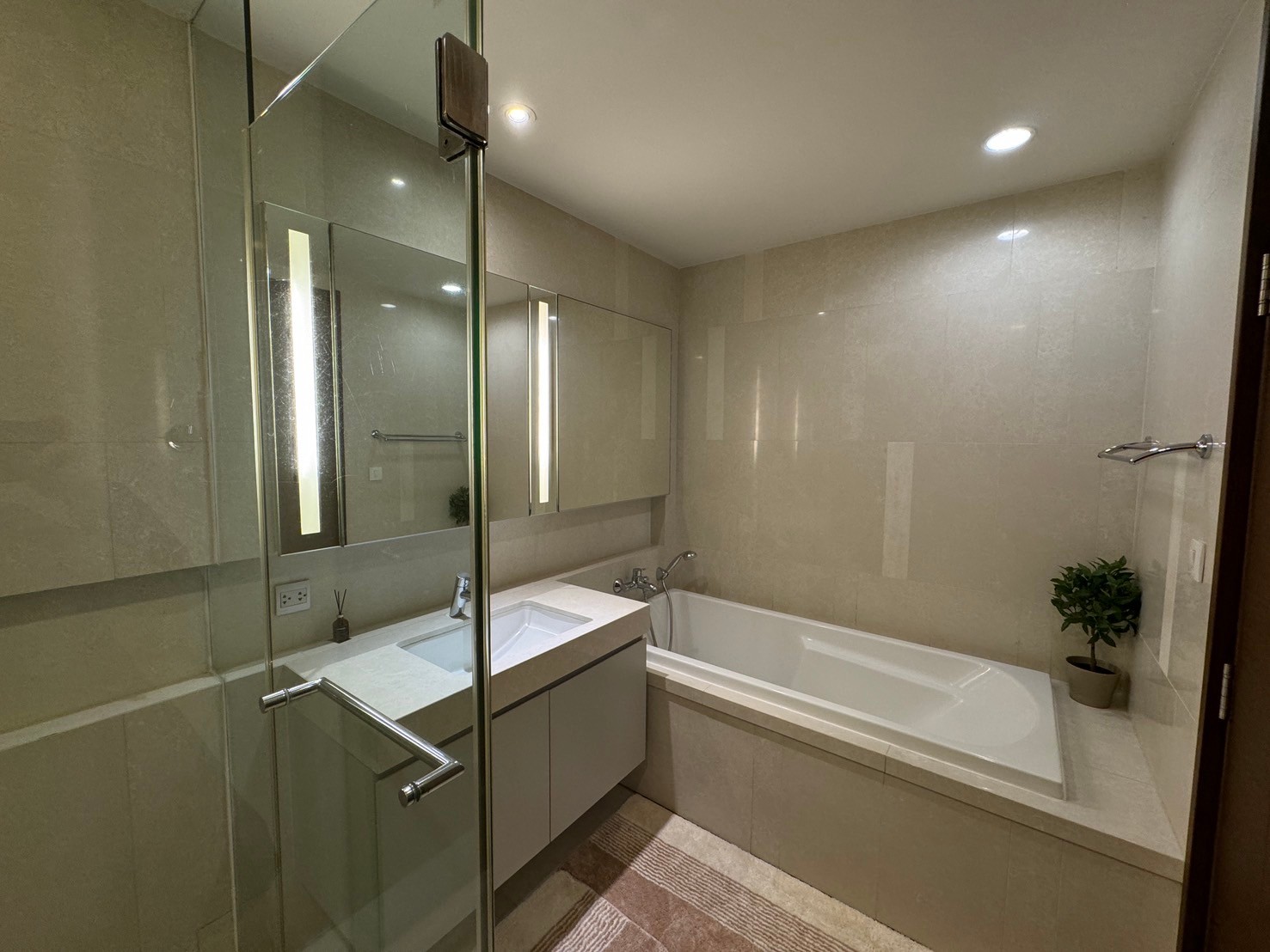 One Bedroom Condo For Rent