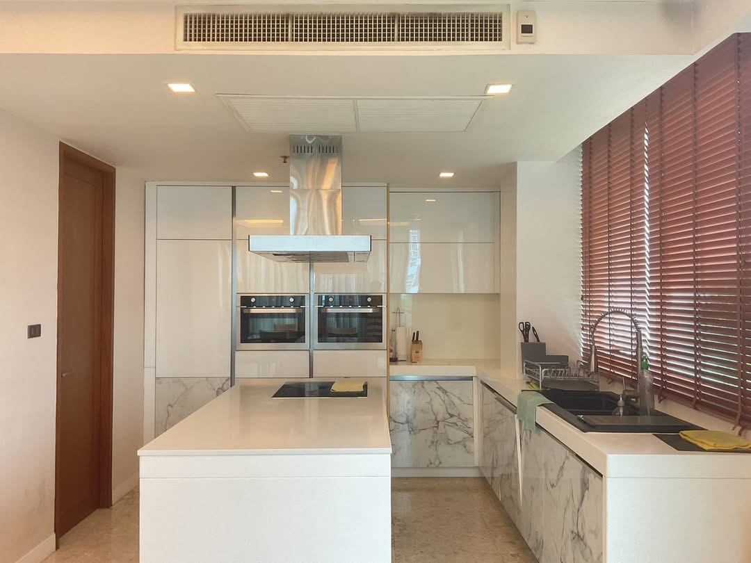 Large Three Bedroom Apartment For Rent