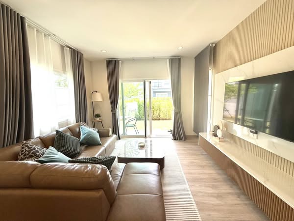 Detached House For Rent