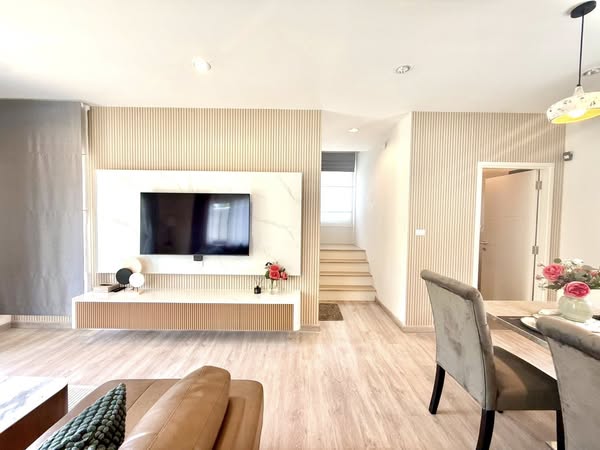 Detached House For Rent