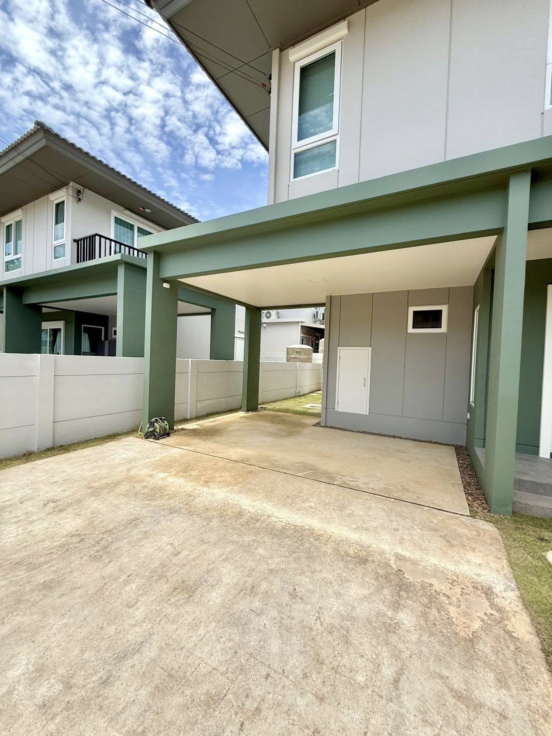 Detached House For Rent