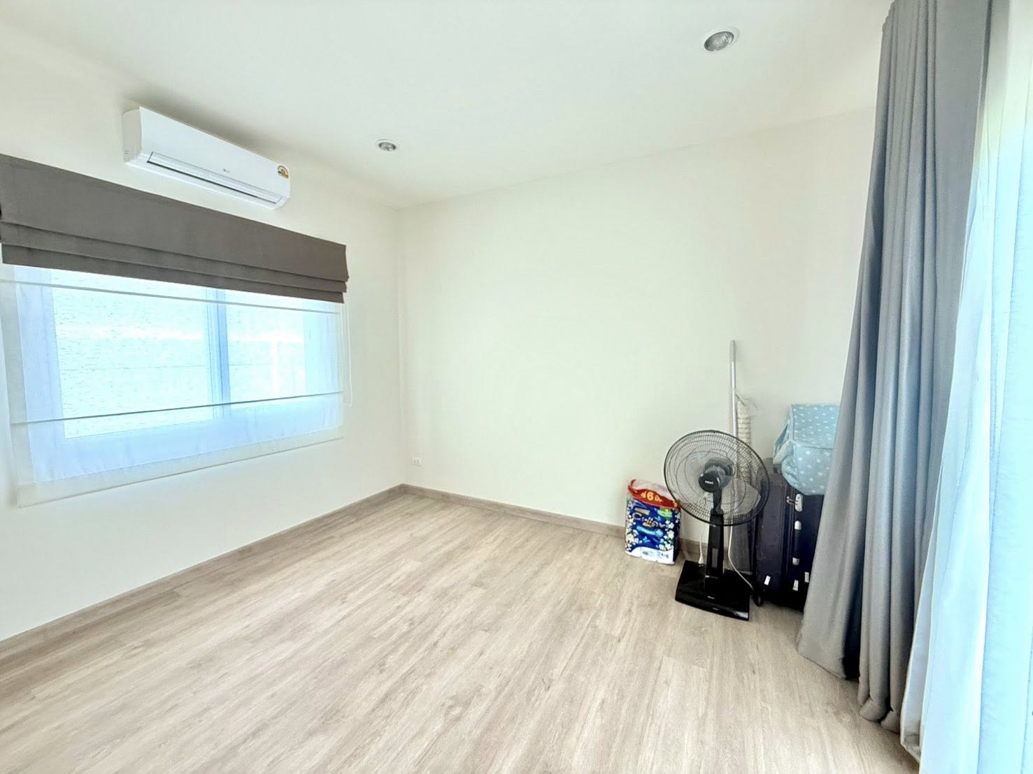 Detached House For Rent
