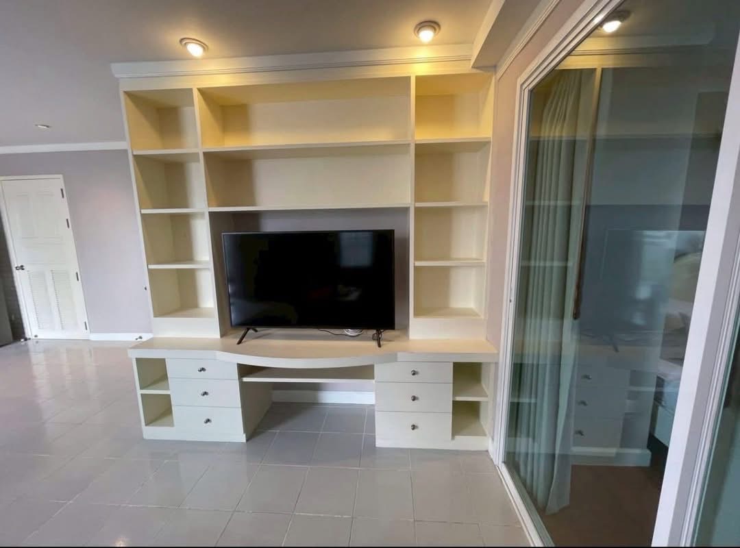 Large Two Bedroom Apartment For Rent