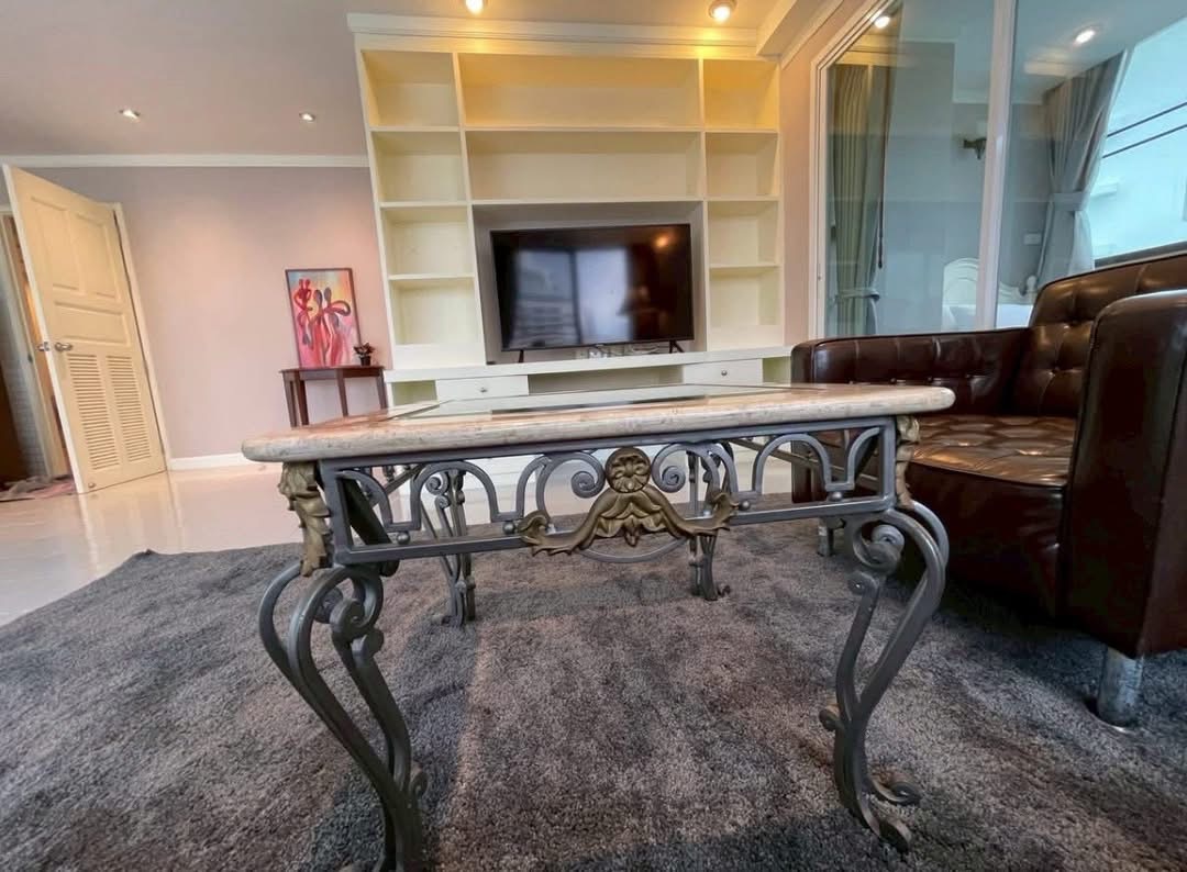 Large Two Bedroom Apartment For Rent