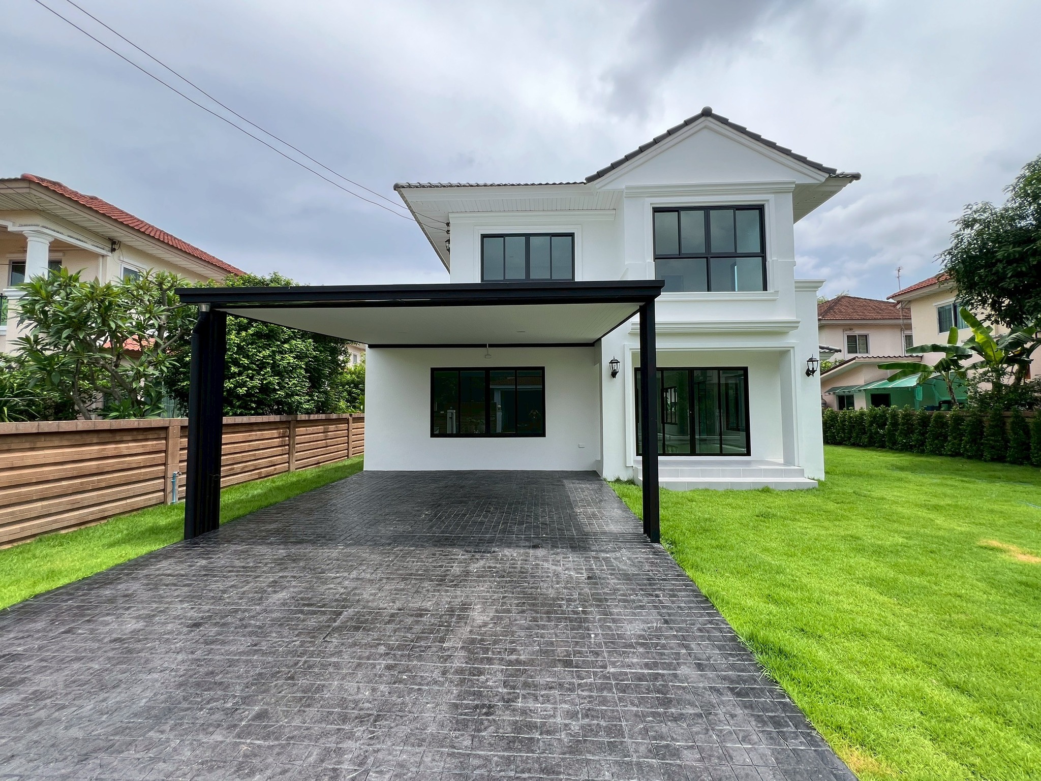 Detached House for Sale