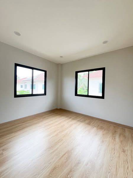 Detached House for Sale