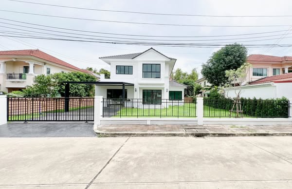 Detached House for Sale