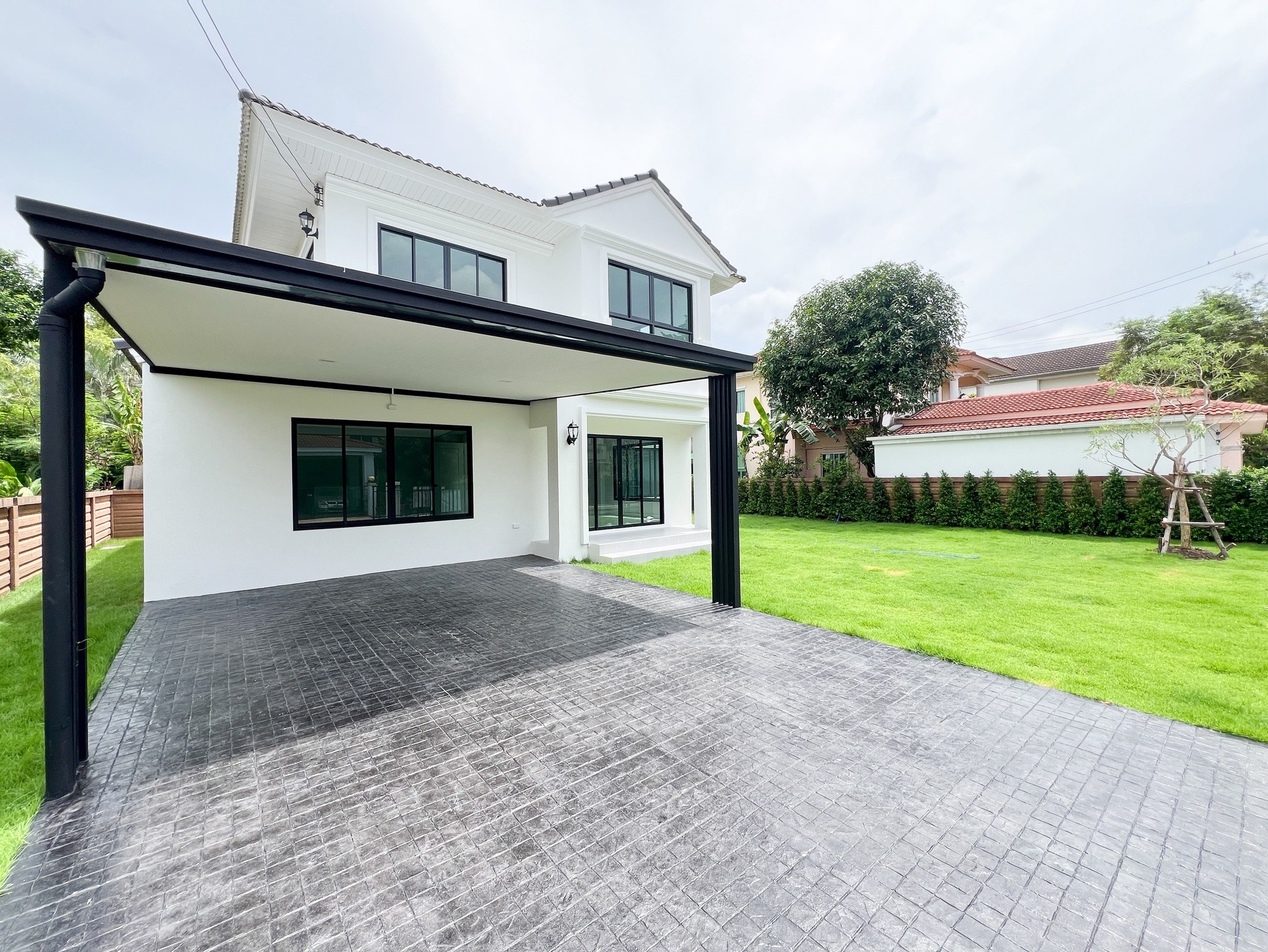 Detached House for Sale