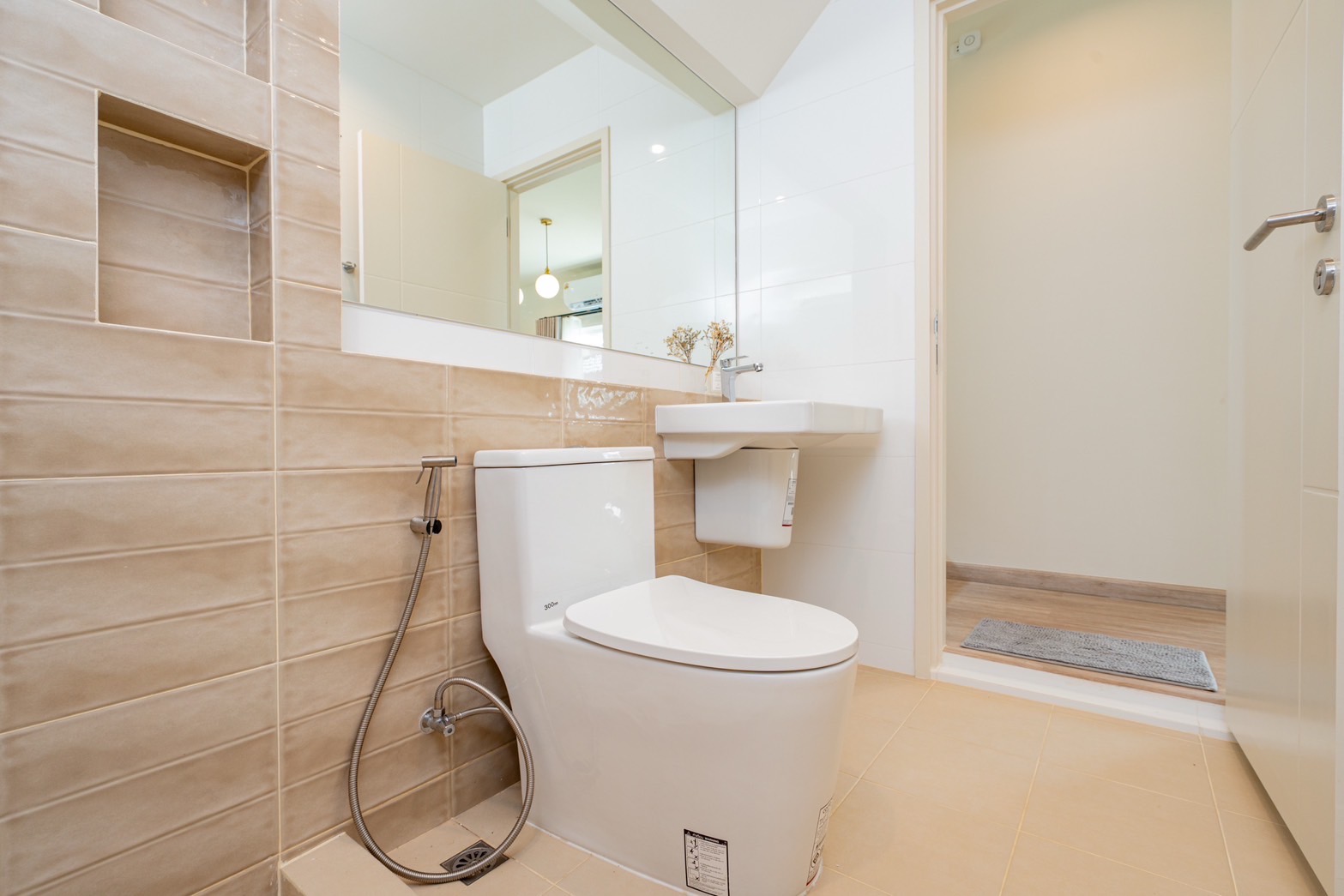 Detached House For Rent