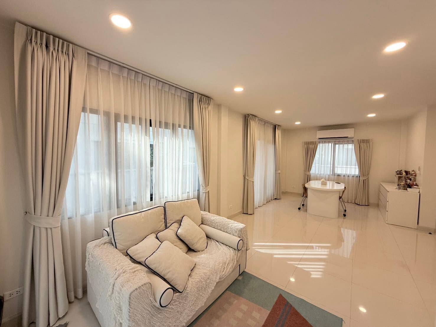 Detached House for Sale