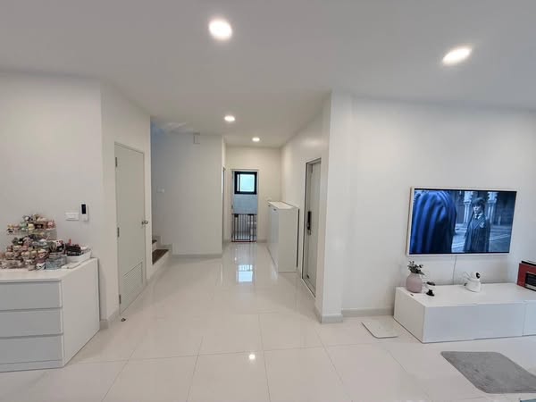 Detached House for Sale