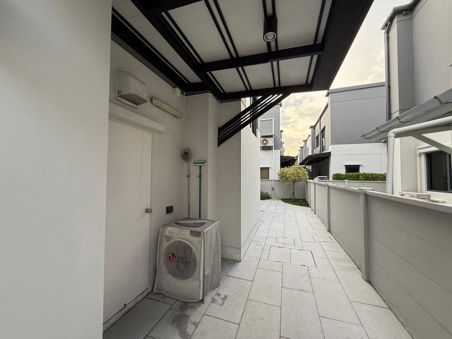 Detached House for Sale