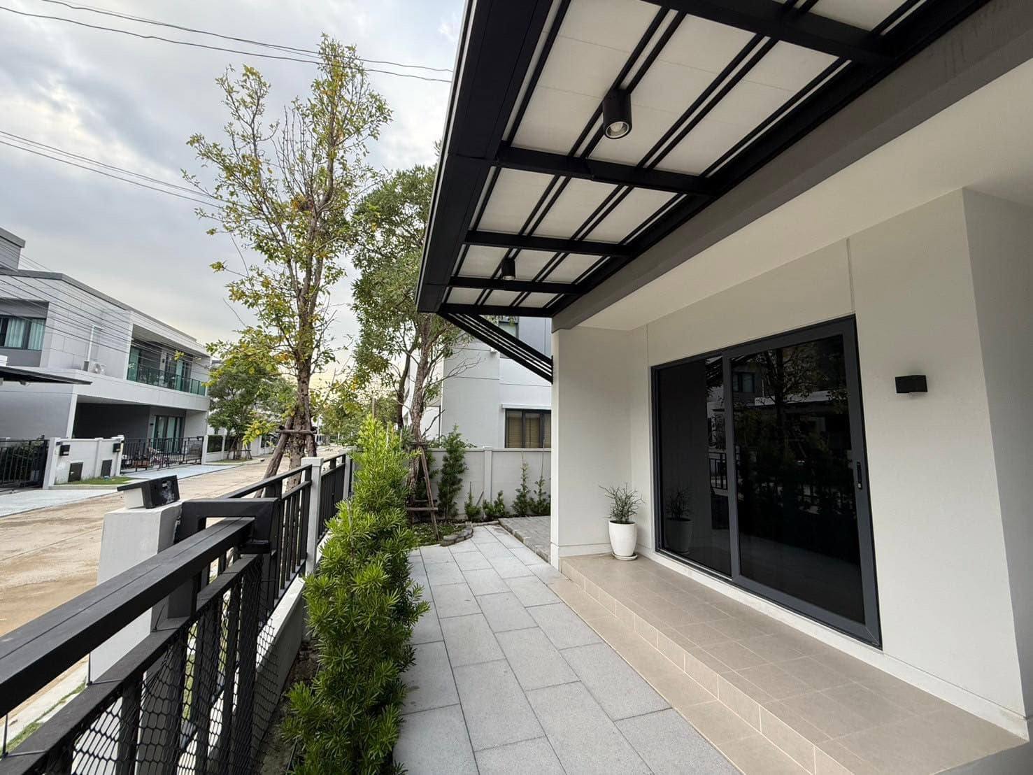 Detached House for Sale
