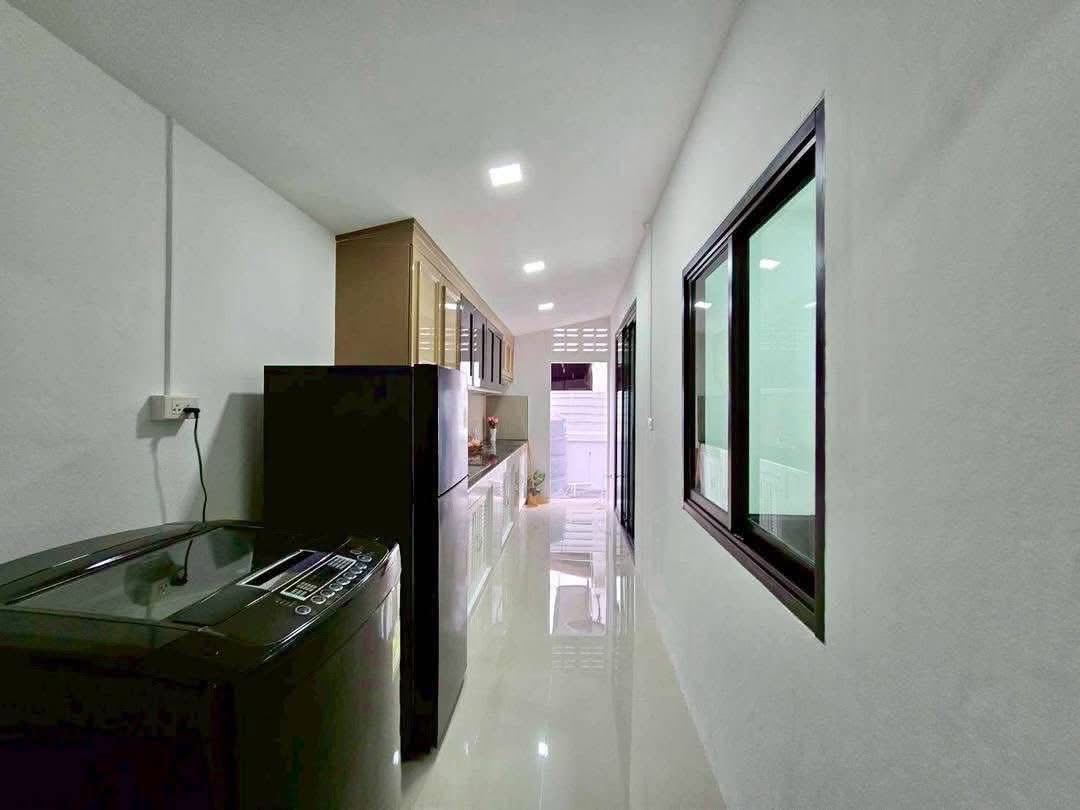 Detached House For Rent