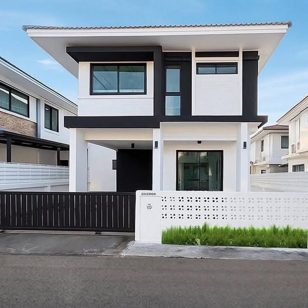 Detached House For Rent