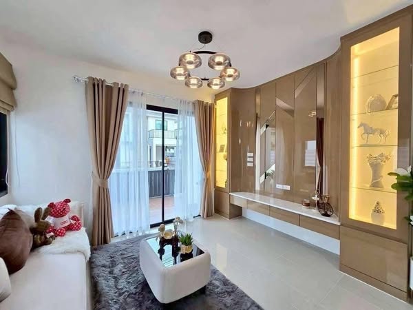 Detached House For Rent