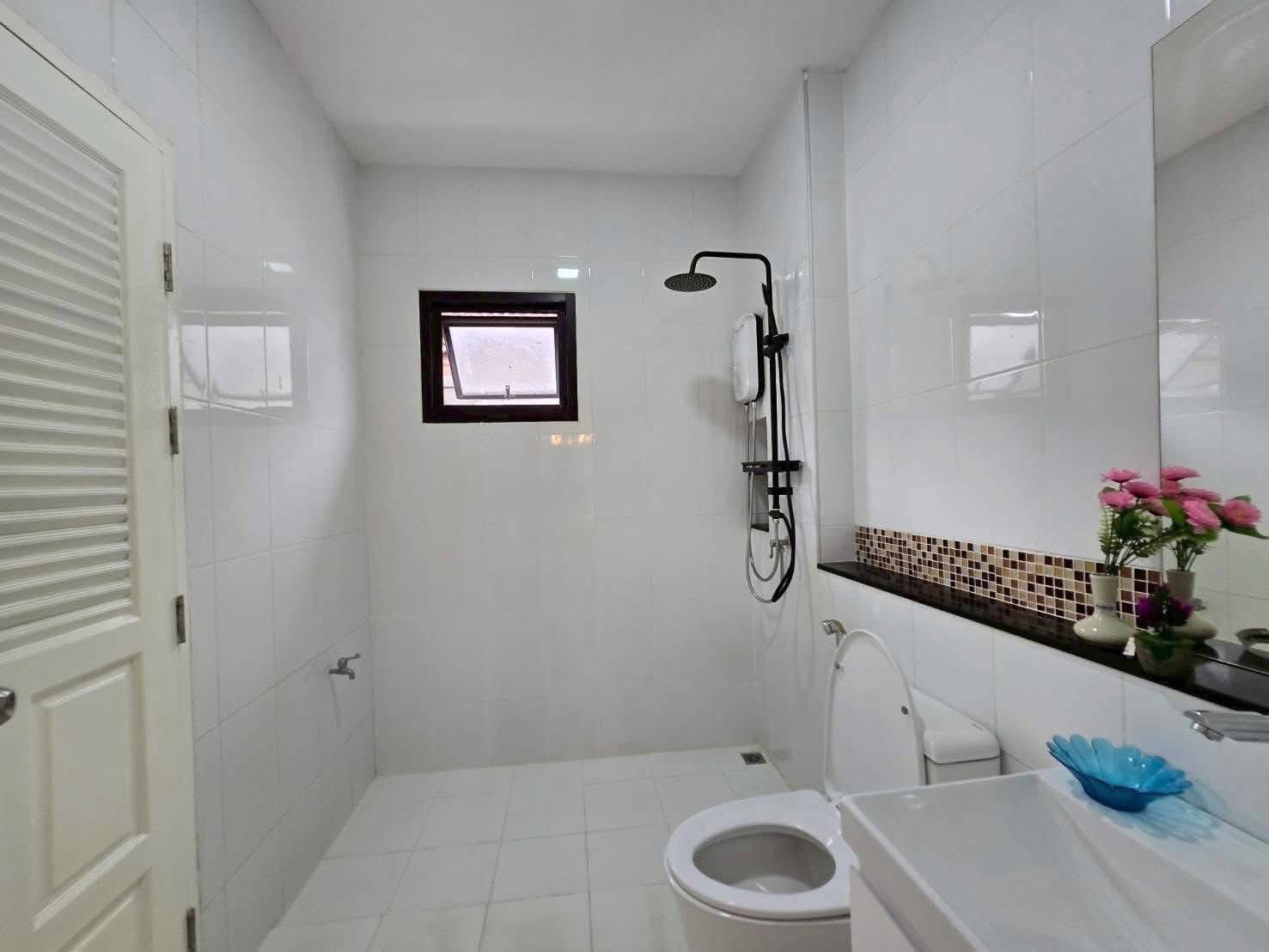 Detached House For Rent