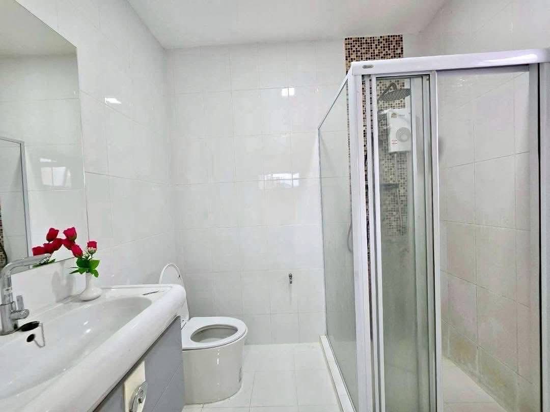 Detached House For Rent