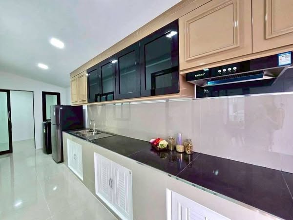 Detached House For Rent