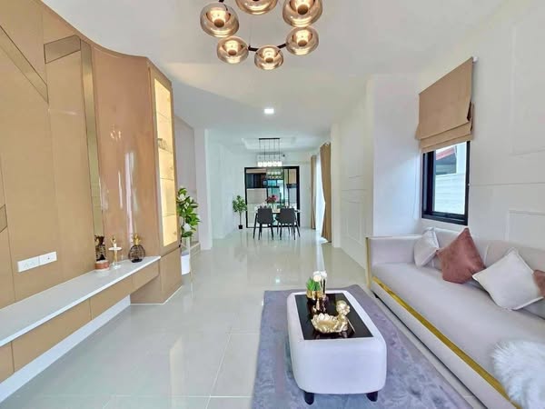 Detached House For Rent