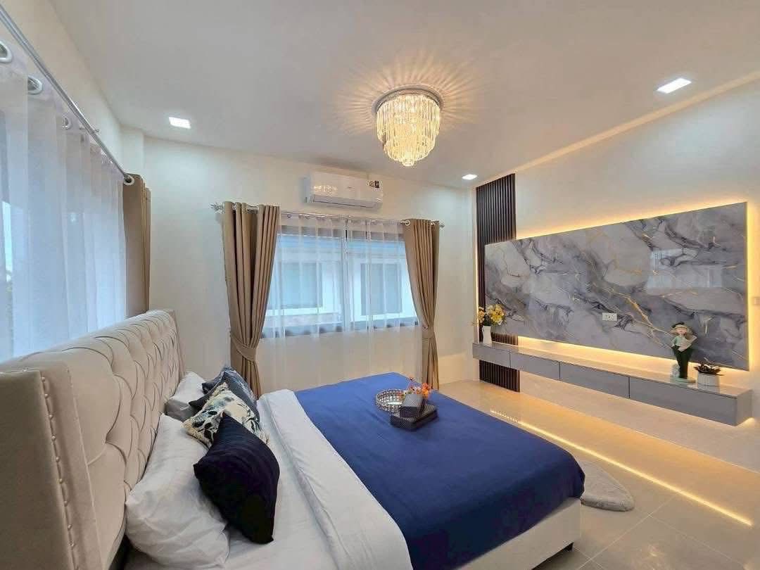 Detached House For Rent
