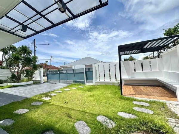 Detached House for Sale