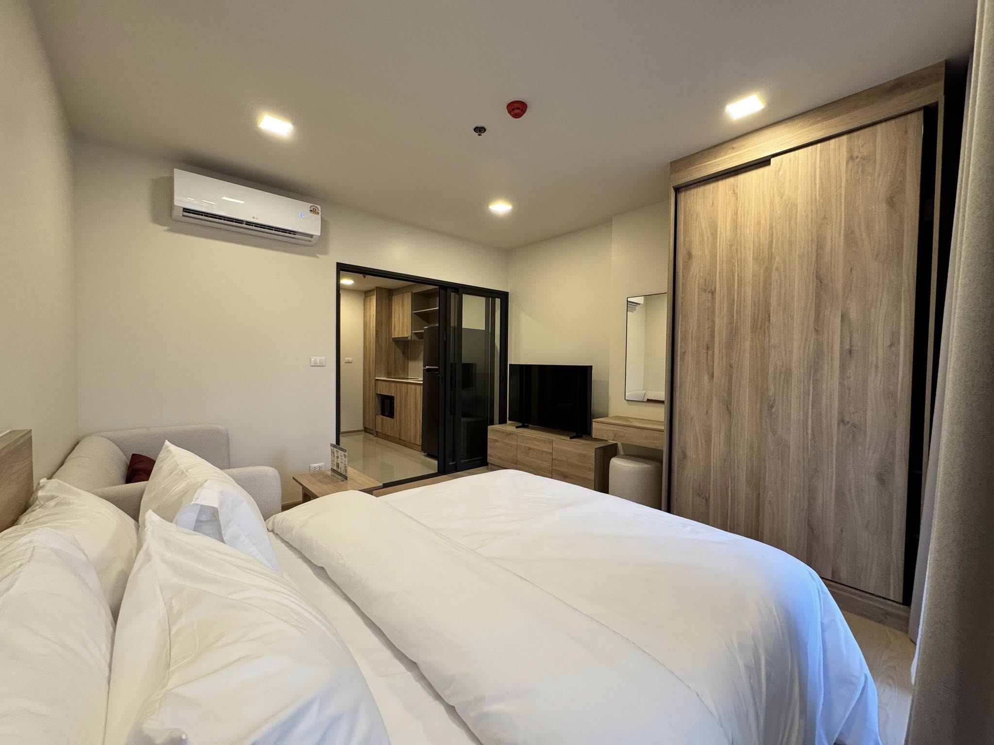 One Bedroom Condo For Rent