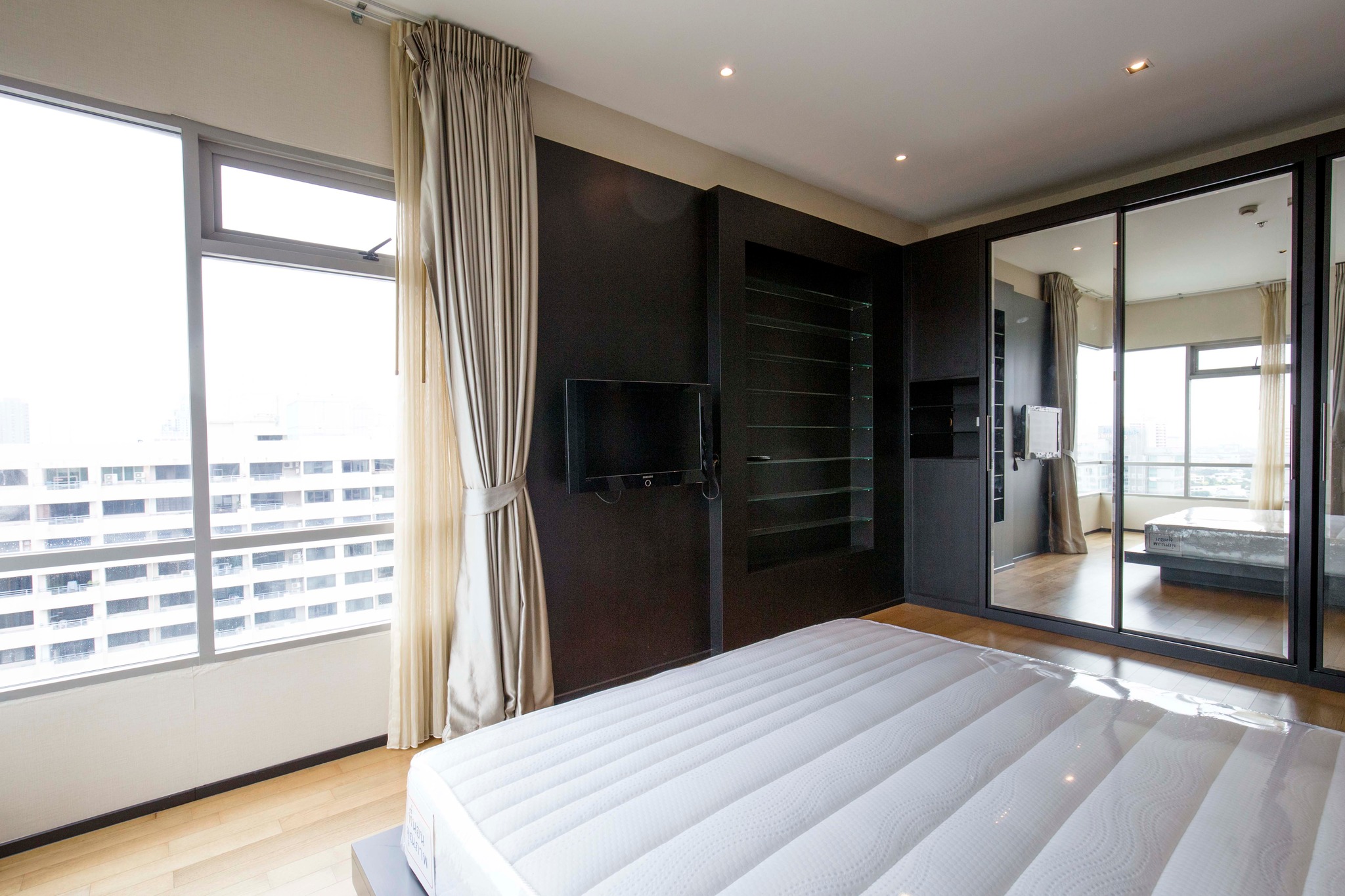 Large Three Bed Room Apartment For Rent