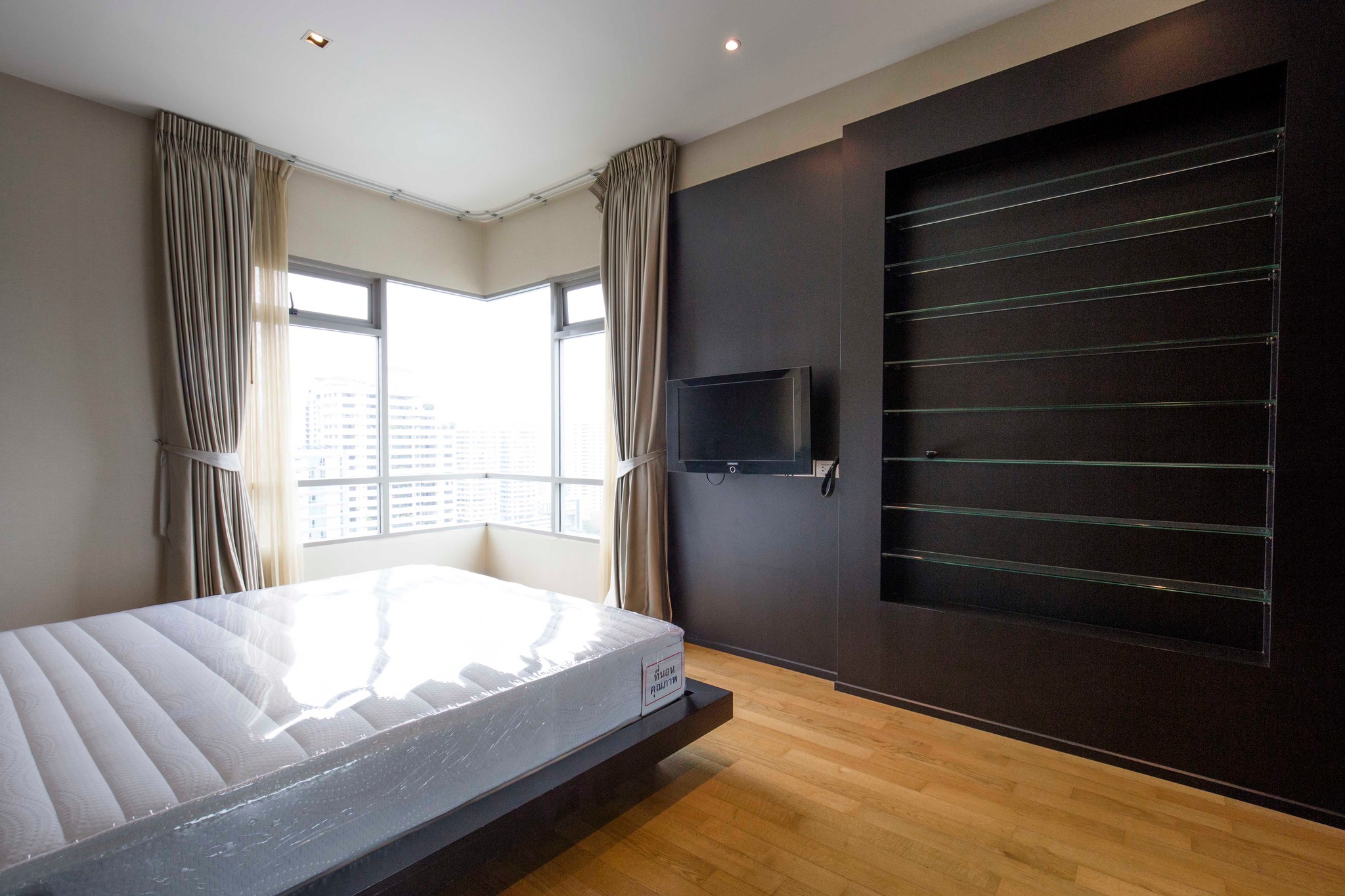 Large Three Bed Room Apartment For Rent
