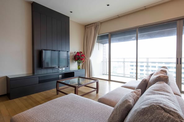 Large Three Bed Room Apartment For Rent