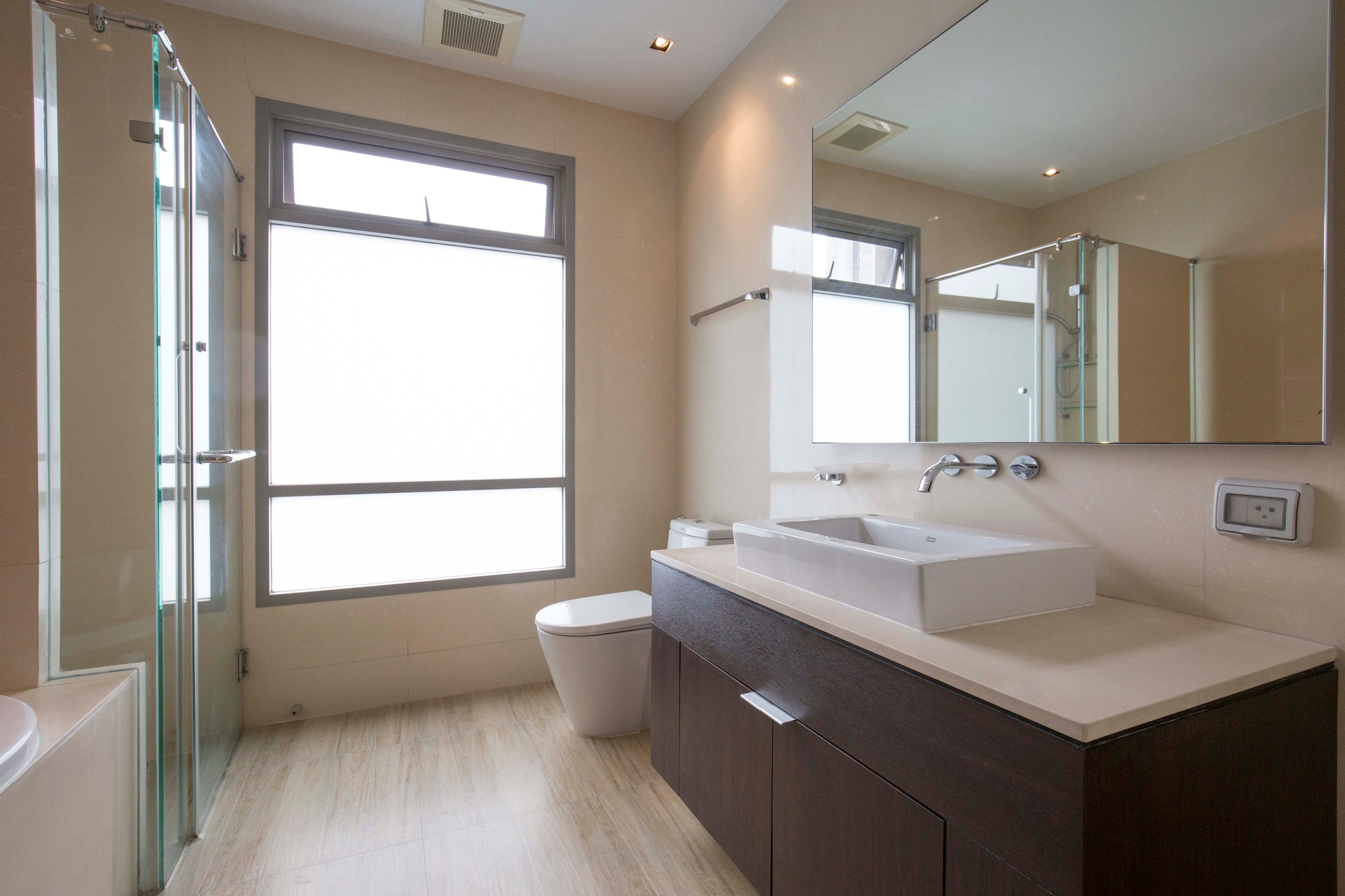 Large Three Bed Room Apartment For Rent