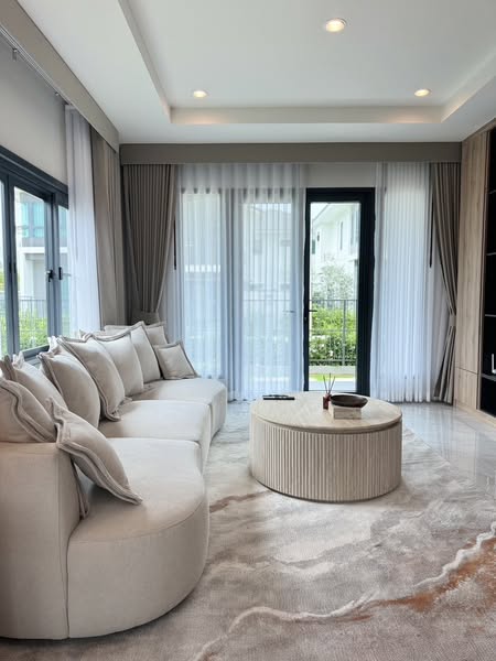 Luxury Detached House For Rent