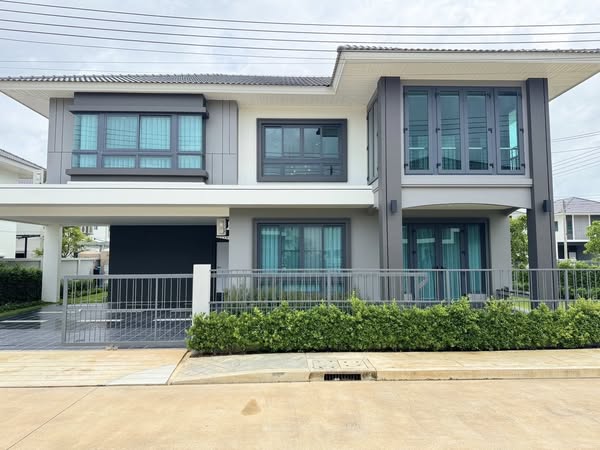 Luxury Detached House For Rent