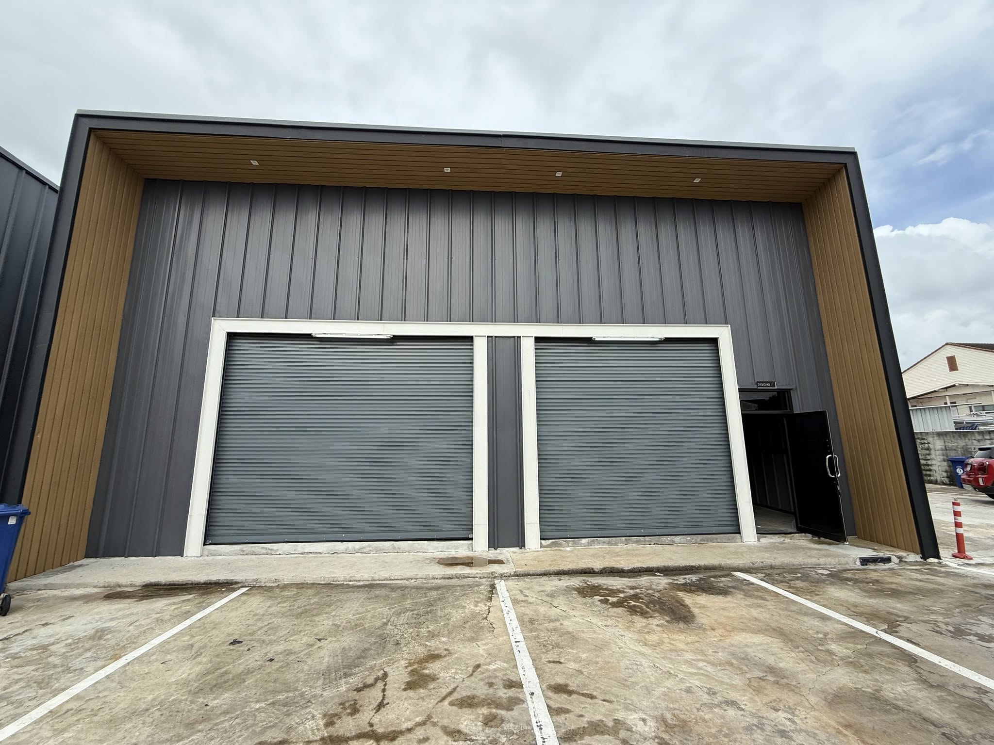Warehouse with Office For Rent