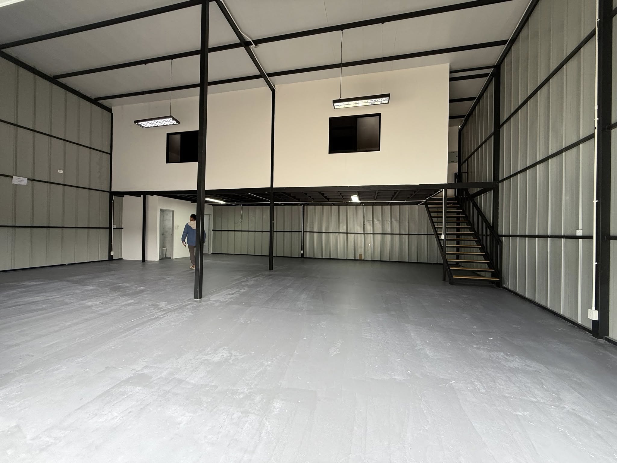 Warehouse with Office For Rent