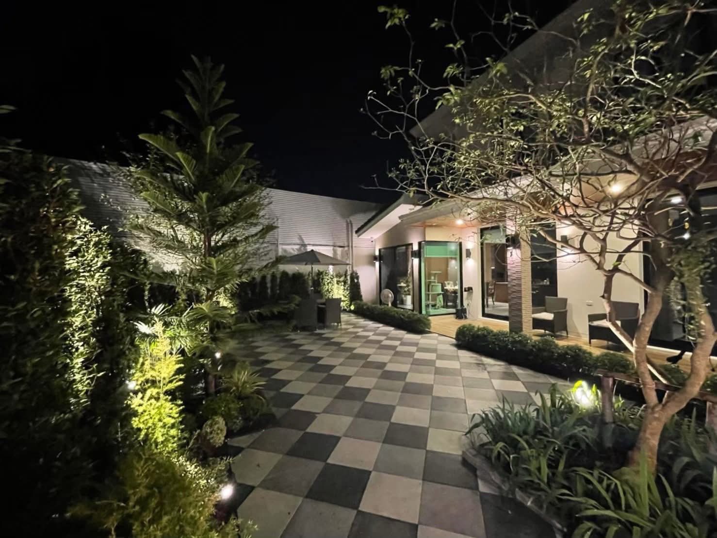 Detached House For Rent
