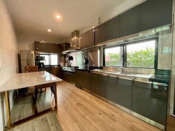 Detached House For Rent