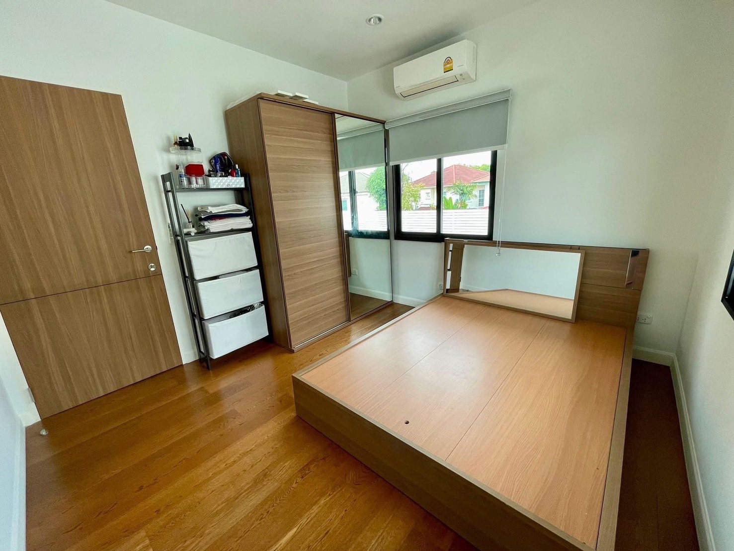 Detached House For Rent
