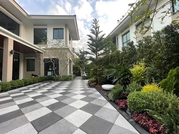 Detached House For Rent