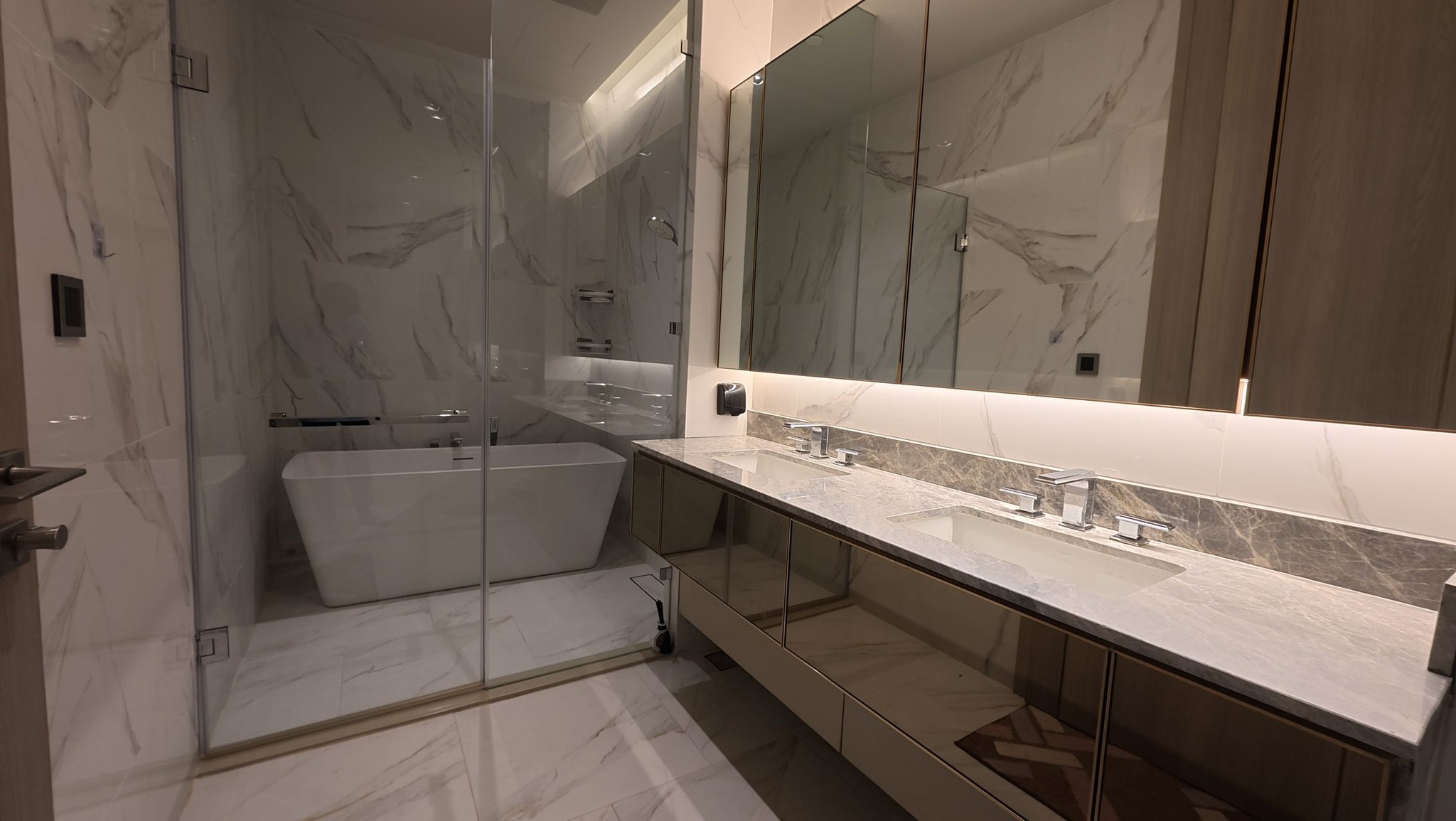 Luxury Four Bedroom Apartment For Rent
